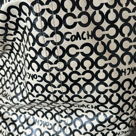 Coach crossbody or shoulder bag! Perfect size 13.5 “ tall x 14” wide. Vintage - Picture 3 of 6